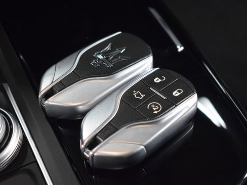 Certified 2022 Maserati Levante GT image 39