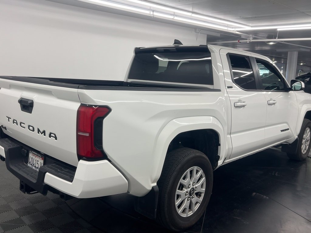 Used 2025 Toyota Tacoma SR5 AWD/4WD image 5
