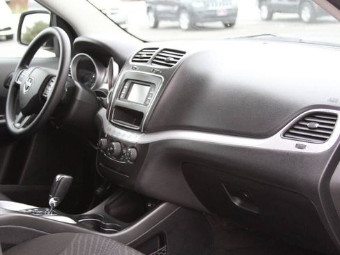 Used 2017 Dodge Journey SXT w/ Comfort/Convenience Group AWD/4WD image 11