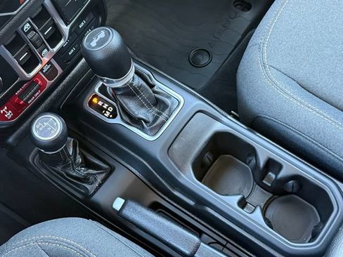 Used 2025 Jeep Wrangler Unlimited Sport AWD/4WD image 12