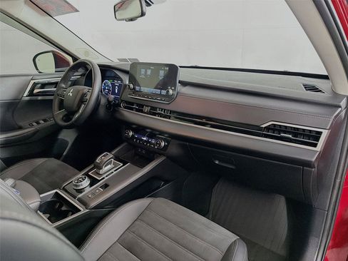 Used 2024 Mitsubishi Outlander SE AWD/4WD image 32