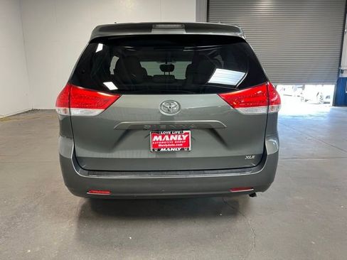 Used 2011 Toyota Sienna XLE FWD image 4