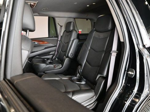 Used 2015 Cadillac Escalade Luxury AWD/4WD image 19