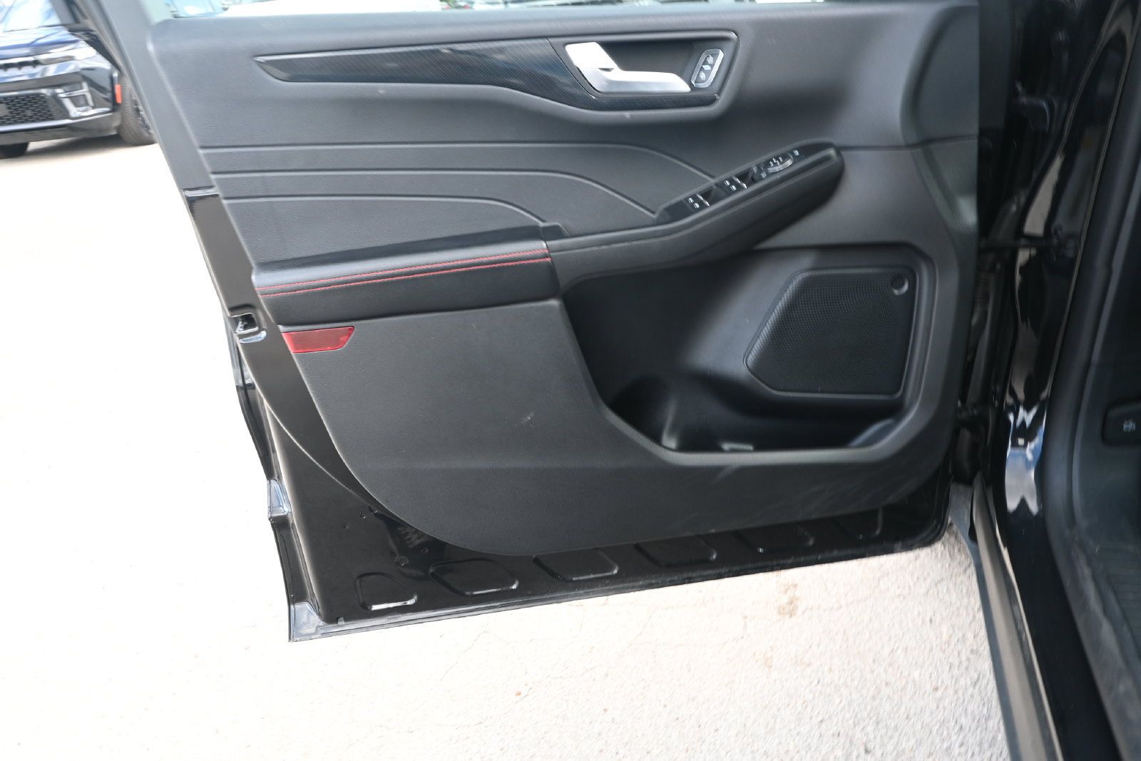 Used 2025 Ford Escape ST-Line Select AWD/4WD image 8