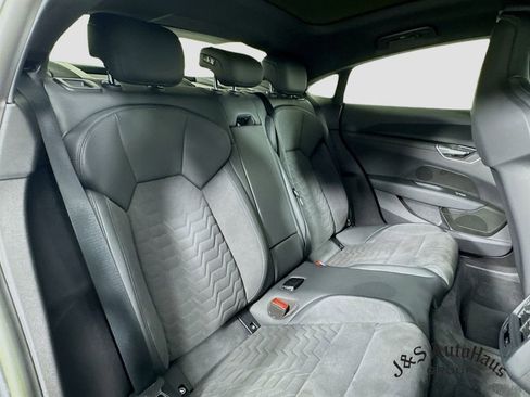 Used 2022 Audi e-tron GT Premium Plus image 33