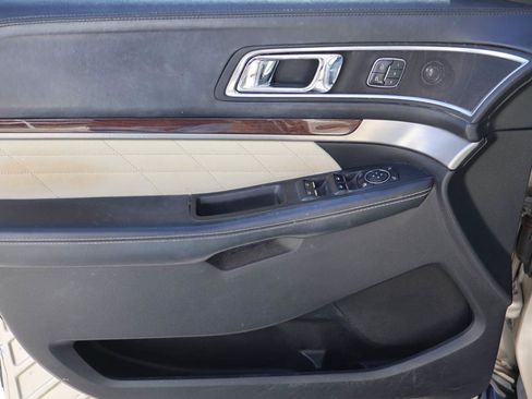 Used 2017 Ford Explorer Platinum AWD/4WD image 7