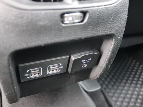Used 2021 Jeep Cherokee Trailhawk AWD/4WD image 23