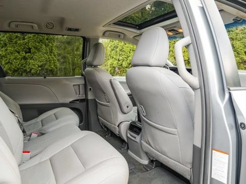 Used 2015 Toyota Sienna XLE w/ XLE Navigation Package FWD image 38