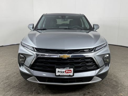 Used 2025 Chevrolet Blazer LT AWD/4WD image 2