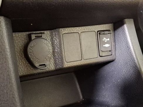 Used 2018 Toyota Corolla LE FWD image 22