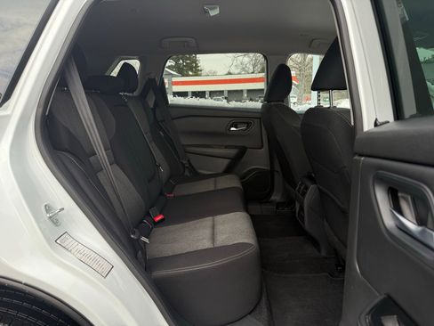 Used 2024 Nissan Rogue SV image 26