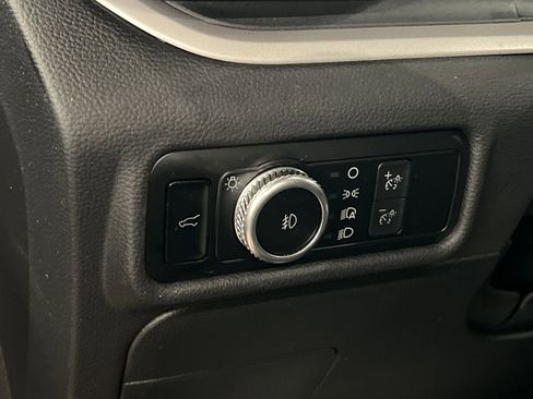 Used 2022 Ford Explorer XLT w/ Equipment Group 202A AWD/4WD image 28