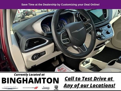 Used 2021 Chrysler Pacifica Touring-L w/ Premium & Safety Sphere Group image 14