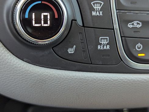 Used 2020 Chevrolet Equinox LT image 28