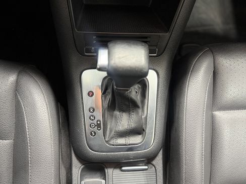 Used 2010 Volkswagen Tiguan Wolfsburg Edition image 23