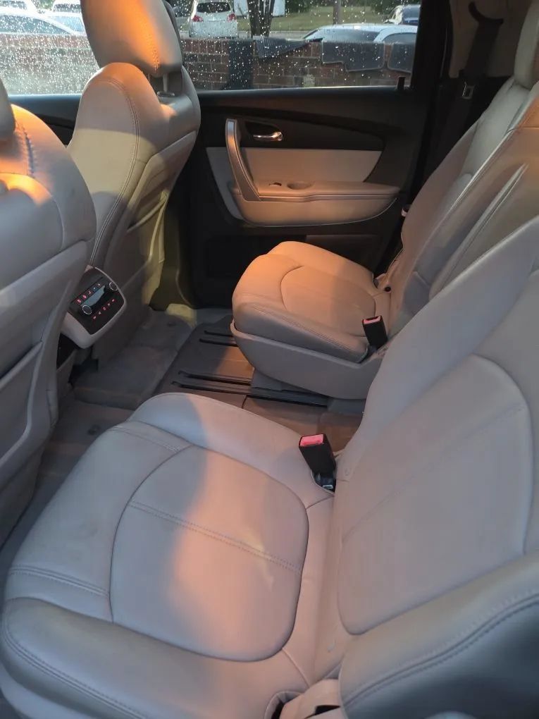 Used 2012 GMC Acadia SLT w/ LPO, 'HIT The Road' Package FWD image 19