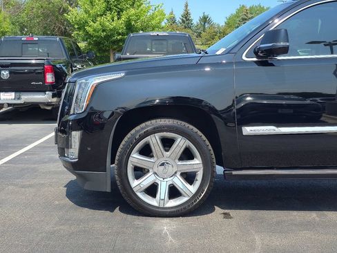 Certified 2020 Cadillac Escalade Premium Luxury AWD/4WD image 37