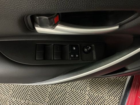 Used 2025 Toyota Corolla SE image 18