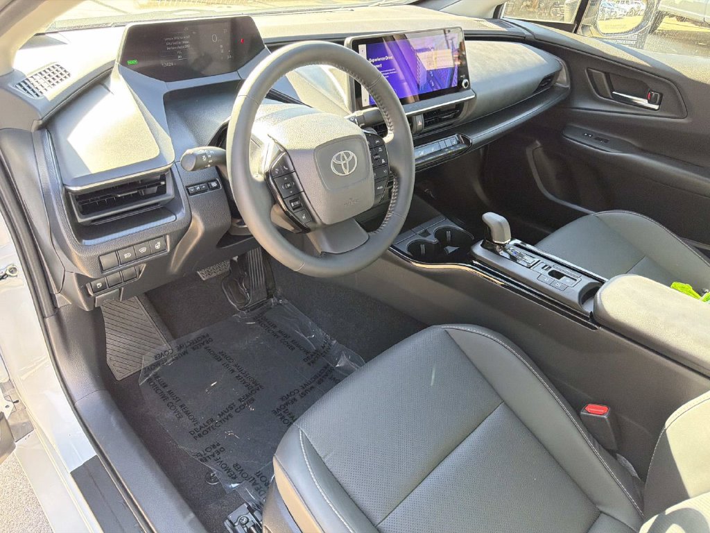 Used 2025 Toyota Prius FWD image 13