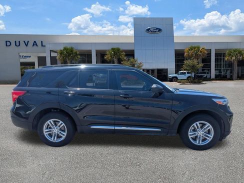 Used 2022 Ford Explorer XLT w/ Equipment Group 202A AWD/4WD image 3