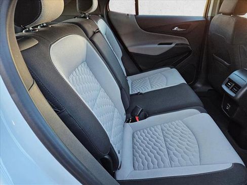 Used 2021 Chevrolet Equinox LS image 19