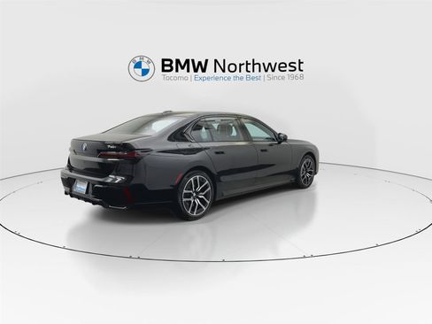 Used 2023 BMW 740i 740i w/ Parking Assistance Package image 3