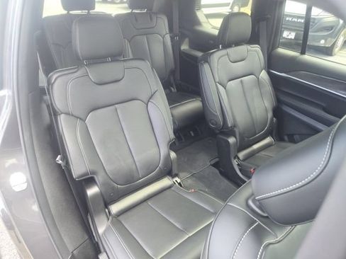 Used 2025 Jeep Grand Cherokee L Limited AWD/4WD image 24
