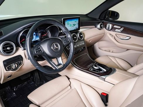 Used 2018 Mercedes-Benz GLC 300 4MATIC image 19