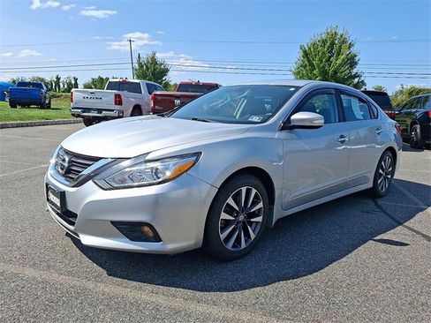 Used 2017 Nissan Altima 2.5 SV w/ Convenience Package image 4