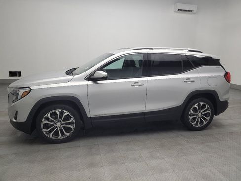 Used 2021 GMC Terrain SLT image 2