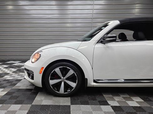 Used 2013 Volkswagen Beetle 2.0T FWD image 35