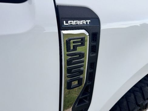 Used 2024 Ford F250 Lariat w/ Chrome Package image 8