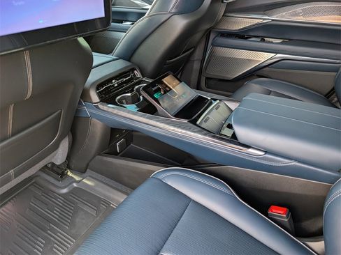 Used 2025 Cadillac Escalade IQ Sport 2 image 15