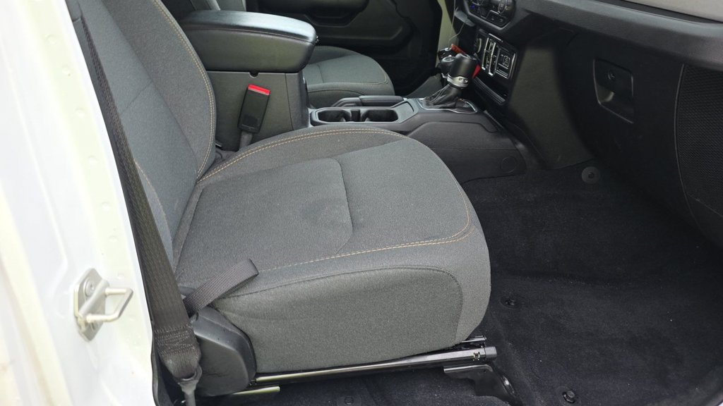Used 2024 Jeep Wrangler Unlimited w/ Convenience Group AWD/4WD image 5