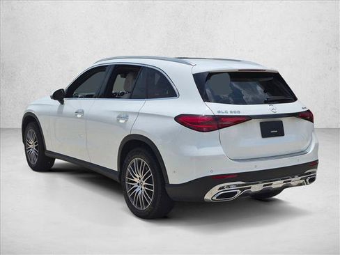 Used 2025 Mercedes-Benz GLC 300 4MATIC image 9