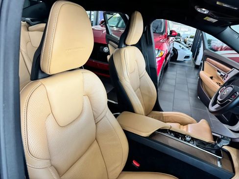 Used 2017 Volvo S90 T6 Inscription w/ Vision Package image 14