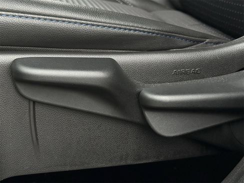 Certified 2025 Chevrolet Trax LT image 22