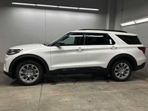 New 2026 Ford Explorer Active image 2