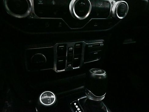Used 2022 Jeep Wrangler Unlimited Sahara AWD/4WD image 13