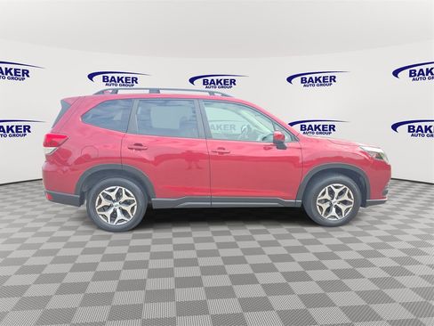Used 2022 Subaru Forester Premium image 4