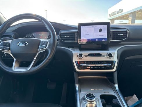 Used 2022 Ford Explorer XLT w/ Equipment Group 202A image 15