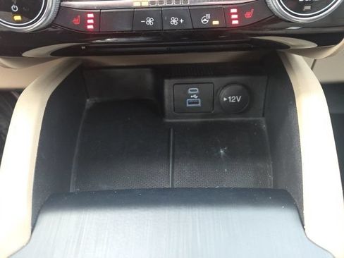 Used 2022 Ford Escape Titanium AWD/4WD image 34
