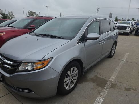 Used 2016 Honda Odyssey SE image 2