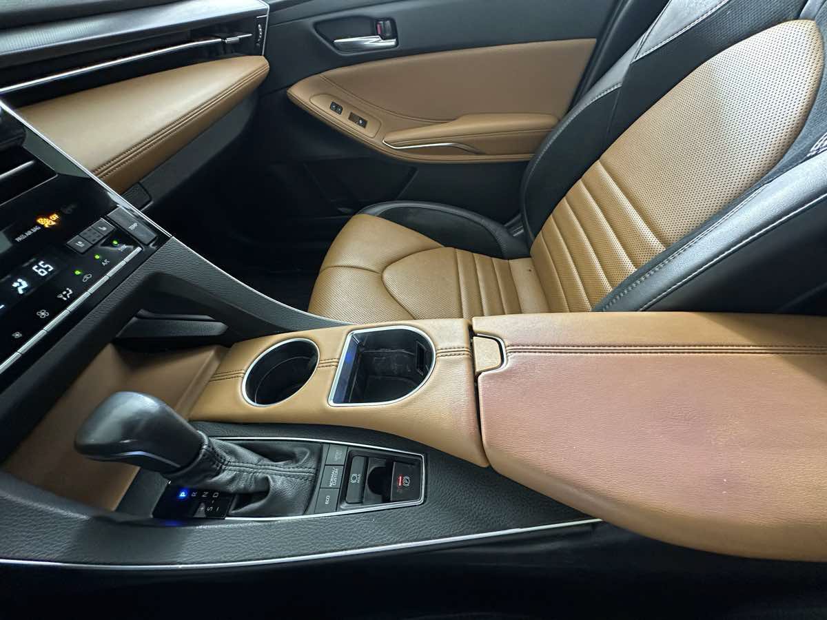Used 2021 Toyota Avalon Touring w/ Advanced Safety Package FWD image 39