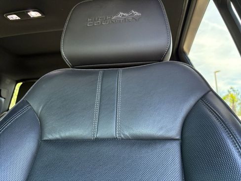 Used 2019 Chevrolet Silverado 1500 High Country w/ Technology Package image 13