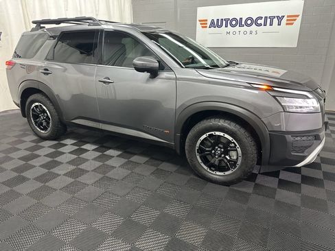 Used 2025 Nissan Pathfinder Rock Creek AWD/4WD image 3