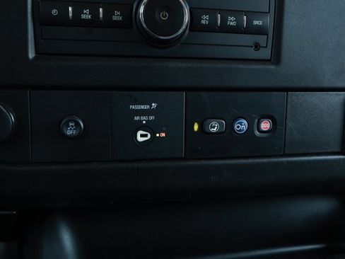 Used 2021 Chevrolet Express 2500 RWD image 16