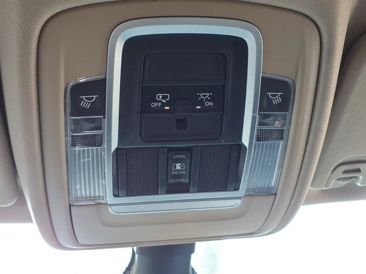 Used 2019 RAM 1500 Laramie AWD/4WD image 13