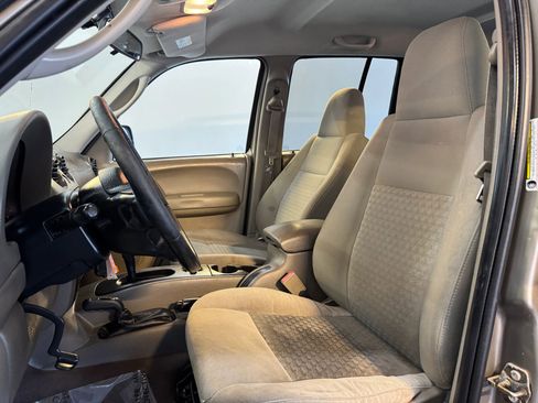 Used 2007 Jeep Liberty Sport image 12