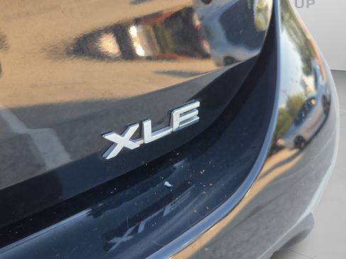 Used 2021 Toyota Highlander XLE FWD image 33